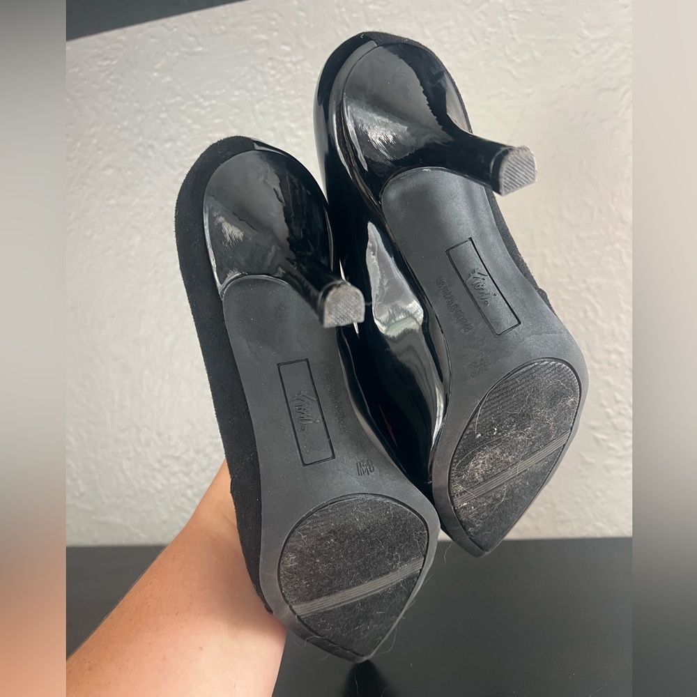 FIONI Black Embossed Patent Leather Suede Heels - Picture 7 of 7